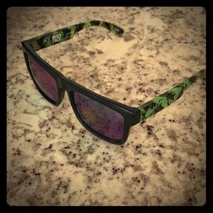 Spy Discord Green Camo Brostock